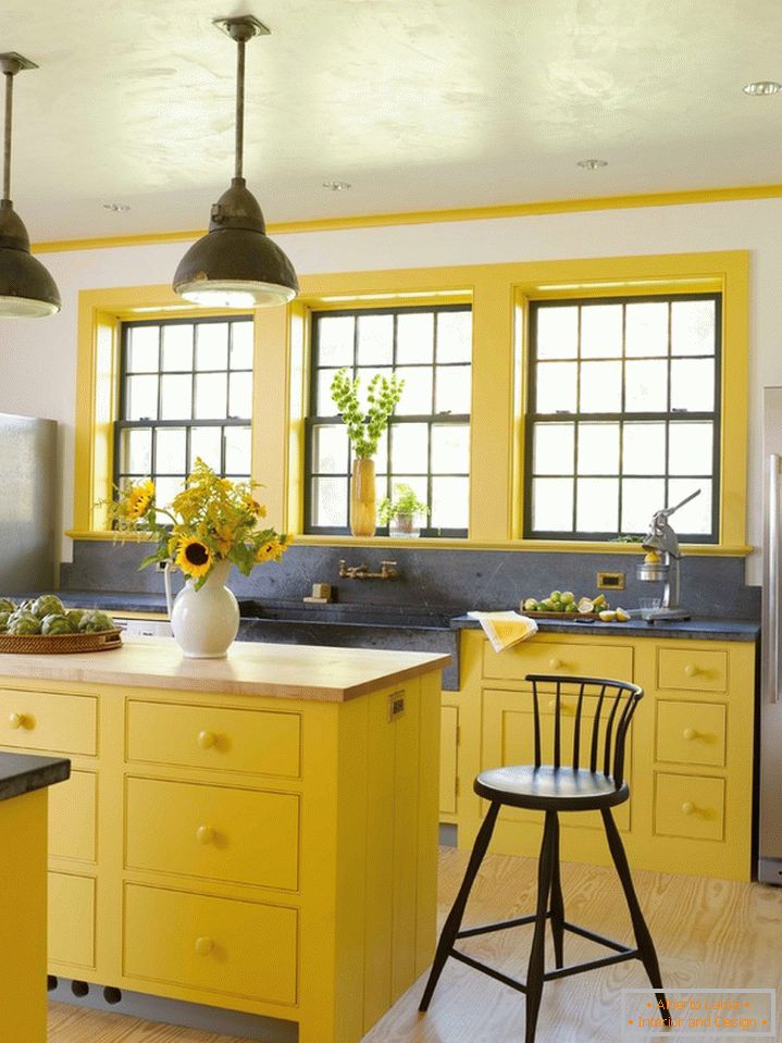 Couleur jaune, domine le style rustique dans la cuisine