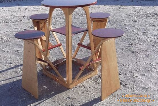Table pliante modulable avec sièges