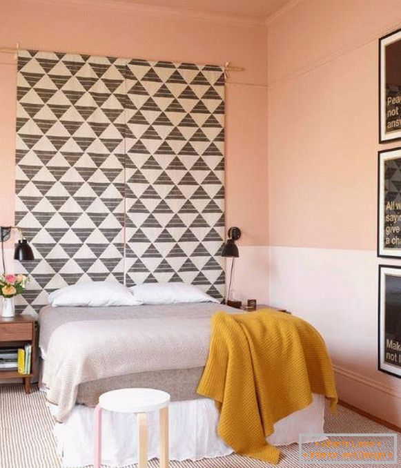 Comment décorer un mur dans une chambre - une photo d'un décor derrière une tête de lit