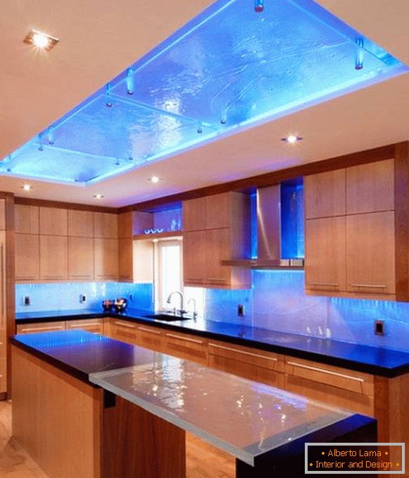 Conception de cuisine avec rétro-éclairage bleu