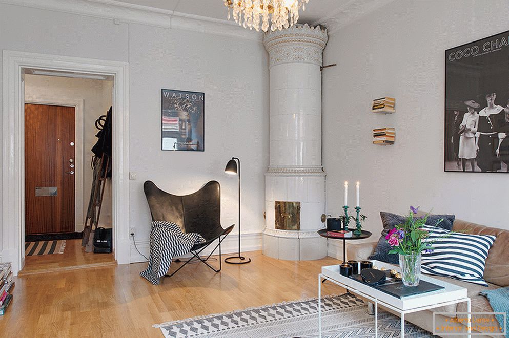 Intérieur d'un appartement de deux pièces de style scandinave à Stockholm