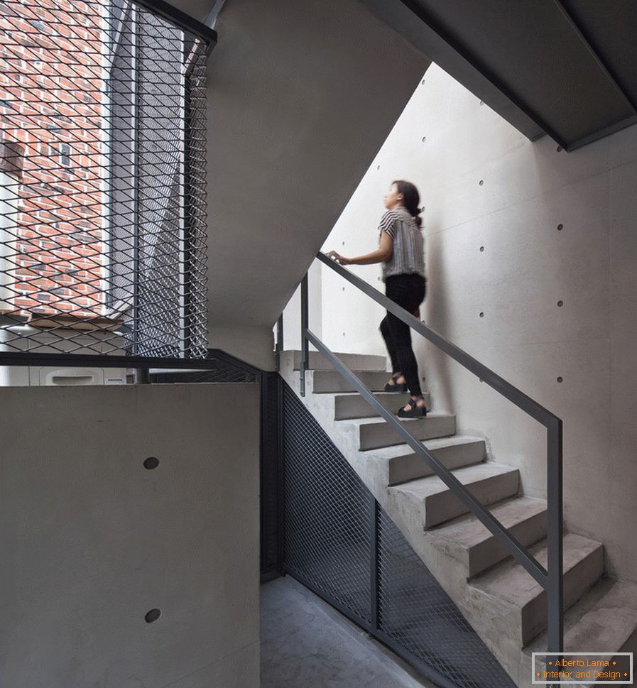 Architecture dans un petit carré: un escalier - фото 2