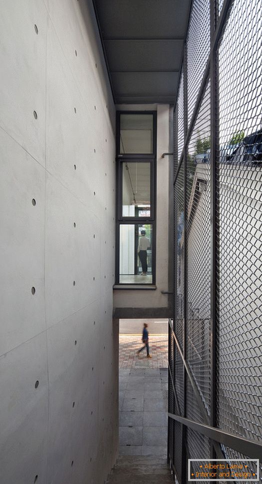 Architecture dans un petit carré: un escalier