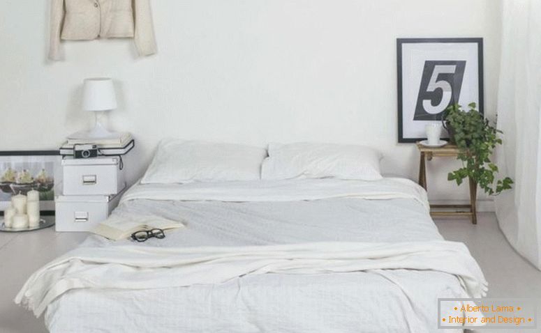 minimaliste-blanc-chambre-design-avec-lit-et-petite-table de chevet en bois