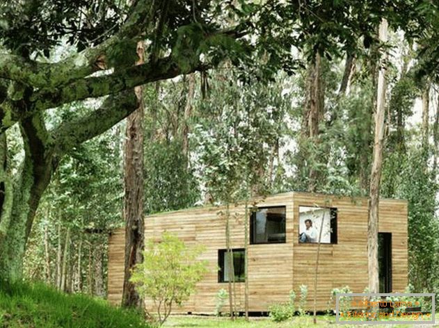 Petite maison équatorienne dans une belle forêt