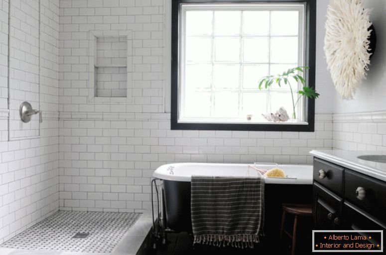 black-and-white-une baignoireroom-ideas-and-small-une baignoireroom-combine-with-interesting-ways-for-design-and-to-make-comfy-your-une baignoireroom-6