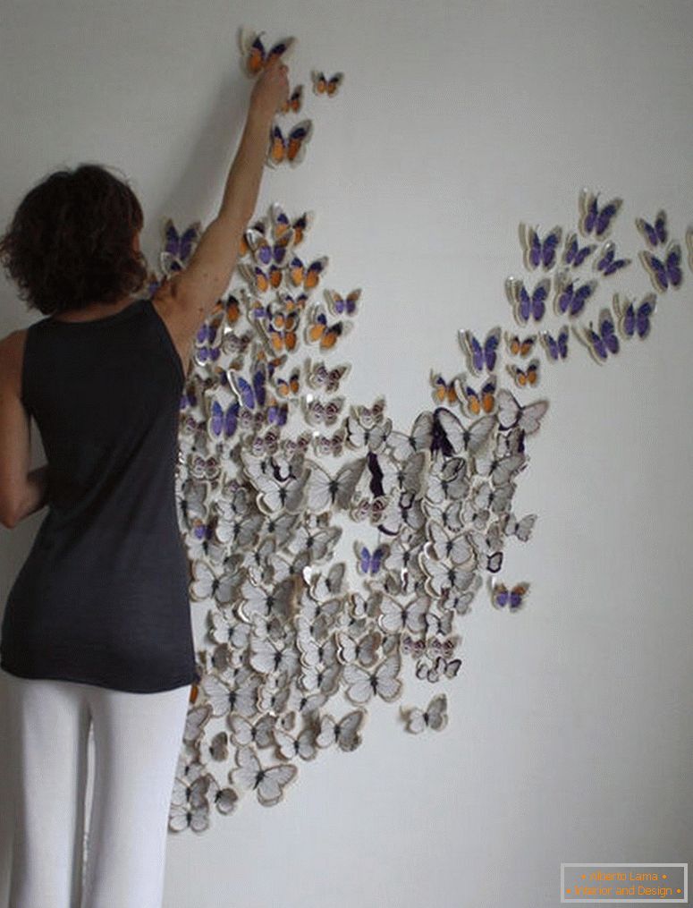 Collez des papillons au mur