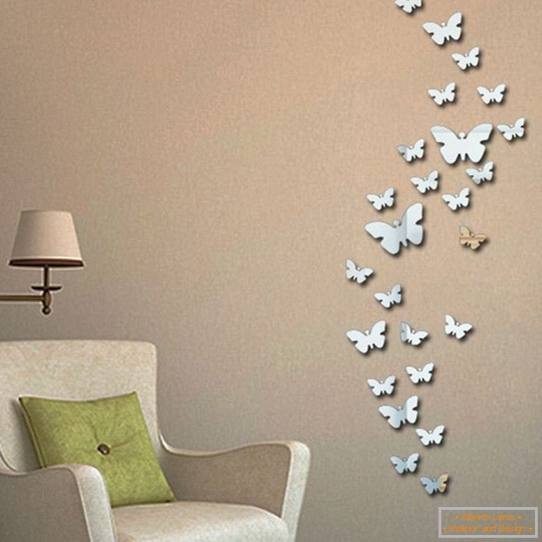 Miroir papillons sur le mur