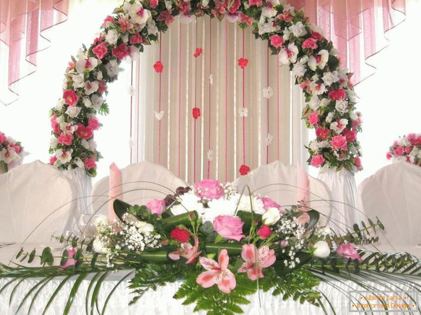 Arc de mariage de fleurs