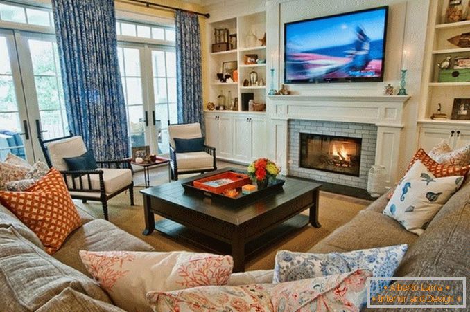 Design du salon avec cheminée et TV