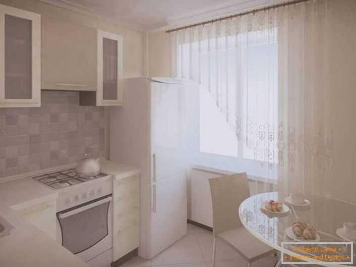 Un petit espace cuisine peut être agrandi visuellement, en utilisant exclusivement du blanc pour la décoration. 