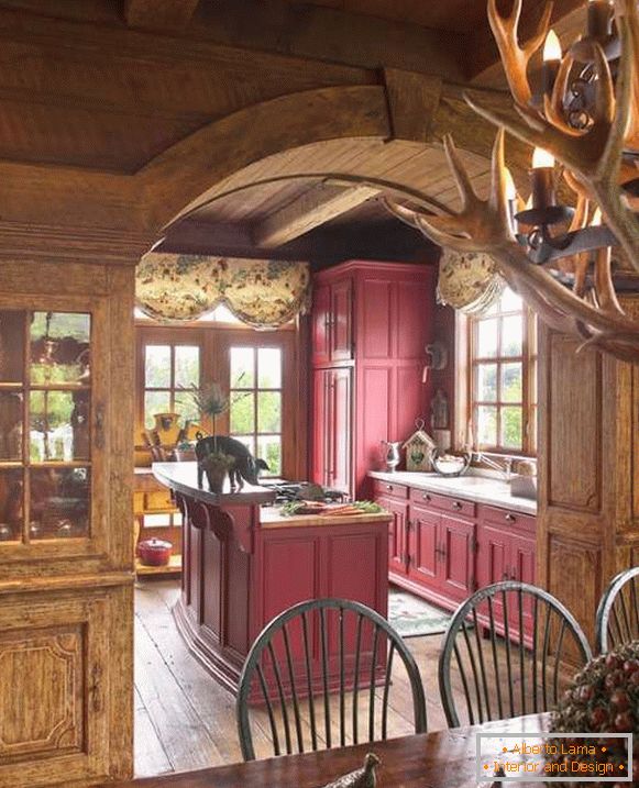 Design d'intérieur d'une maison en bois - photo d'une cuisine de style chalet