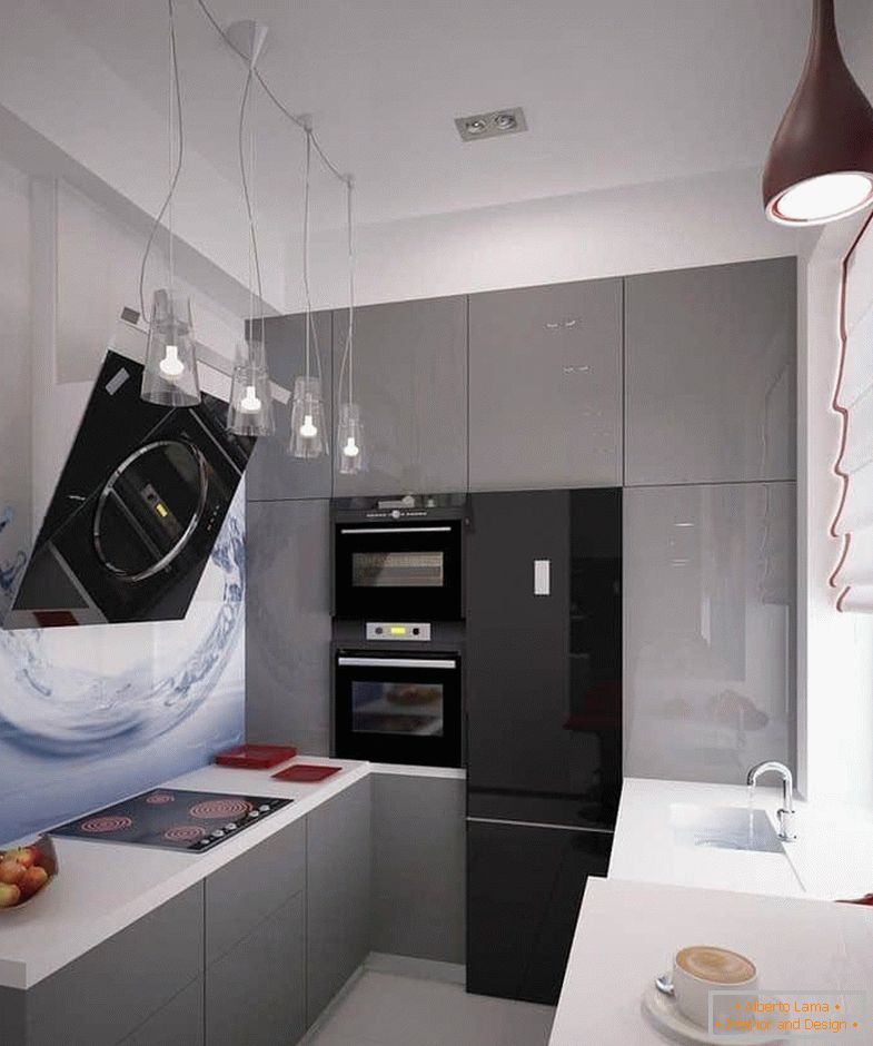 Un mur dans la cuisine peut être entièrement rempli d'armoires avec une technologie allant du sol au plafond