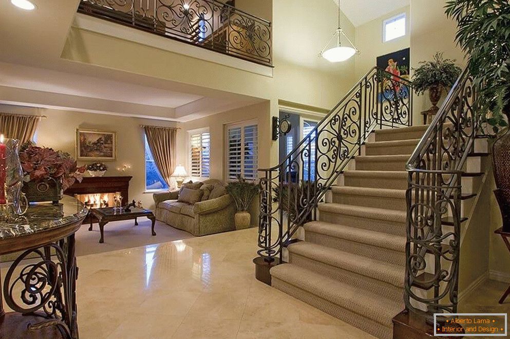 Escalier classique dans une maison privée