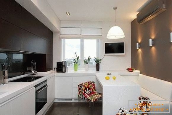 Cuisine design 10 m² dans un petit appartement en photo