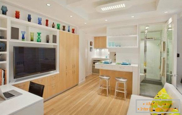 Salon, cuisine et salle de bain dans la conception de l'appartement photo de 40 m²