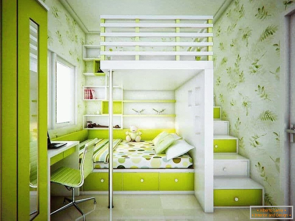 Place de couchage pour les parents avec un enfant dans un appartement d'une pièce