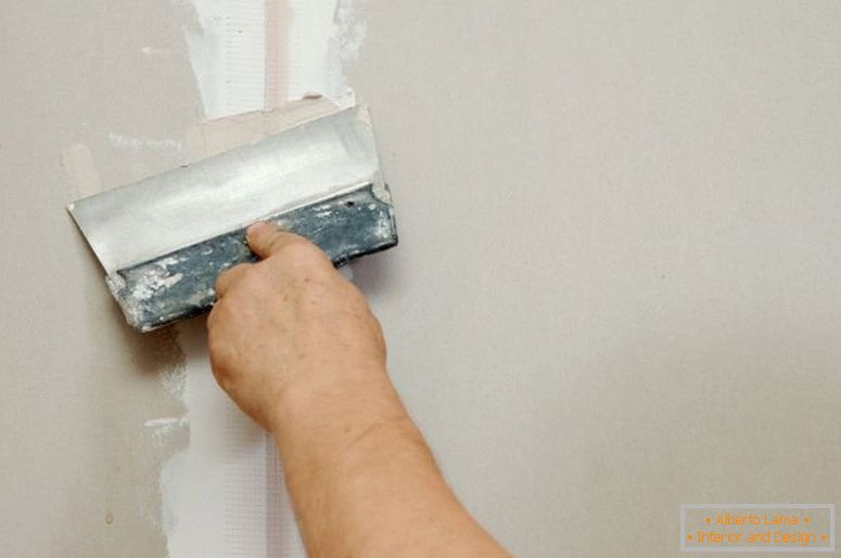 Plâtrage des murs de plaques de plâtre
