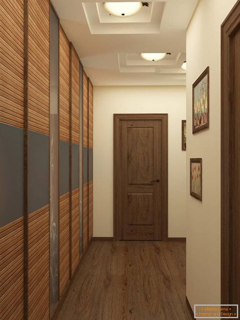 Hall d'entrée avec un couloir étroit et long