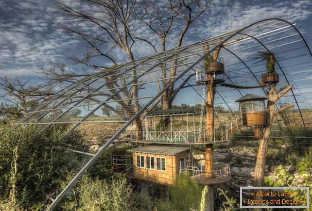 Cabane dans les arbres pour le repos