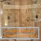 Carrelage pour marbre brun dans la conception de la douche