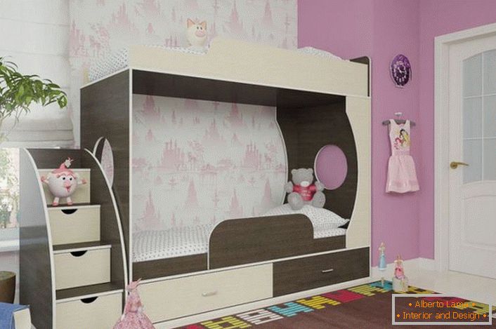 La chambre des enfants de la jeune femme est décorée avec des meubles en wengé.