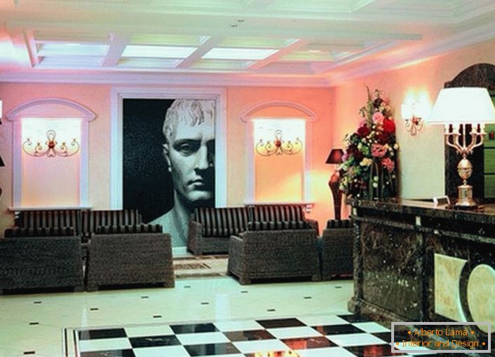 Une salle élégante pour les invités dans le style éclectique pour les individualistes, qui aiment montrer aux autres leur dignité. Le designer a habilement joué avec des contrastes lumineux.