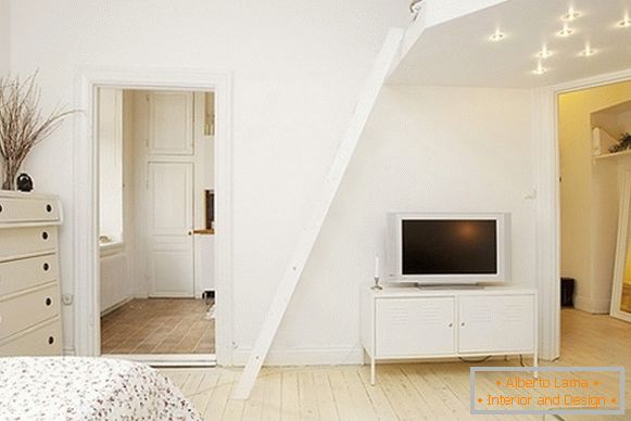 Intérieur d'une chambre confortable et d'un appartement en Suède
