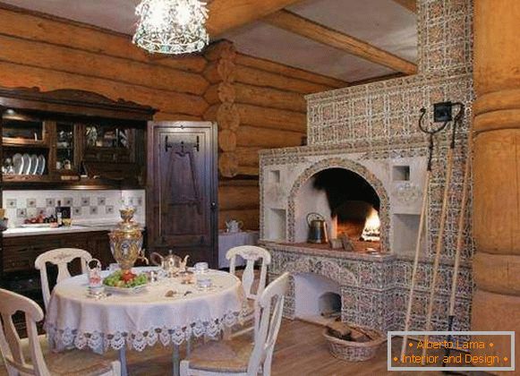 Style ethnique russe à l'intérieur - photo dans une maison privée