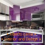Conception d'une petite cuisine d'angle violette