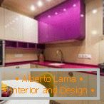 Design de cuisine violette с подсветкой