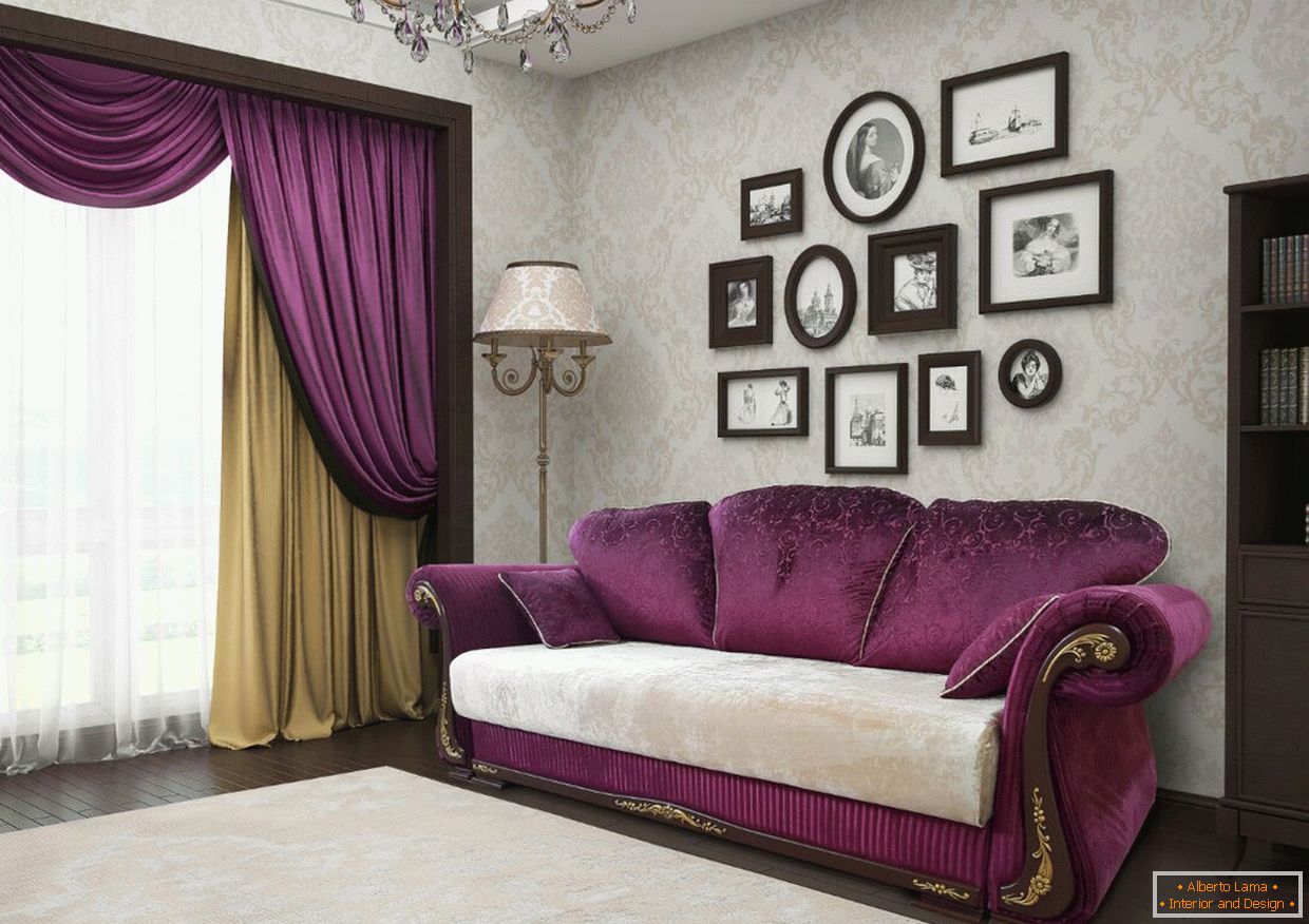 Canapé violet et rideaux à l'intérieur