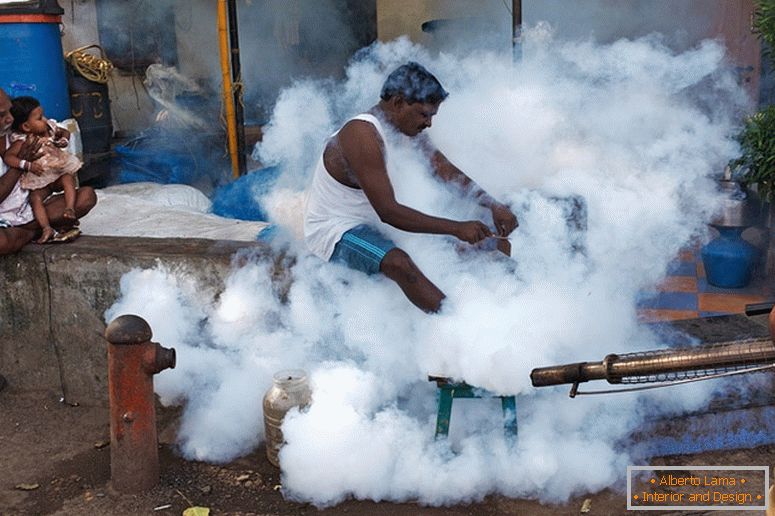 Homme dans la fumée, Inde