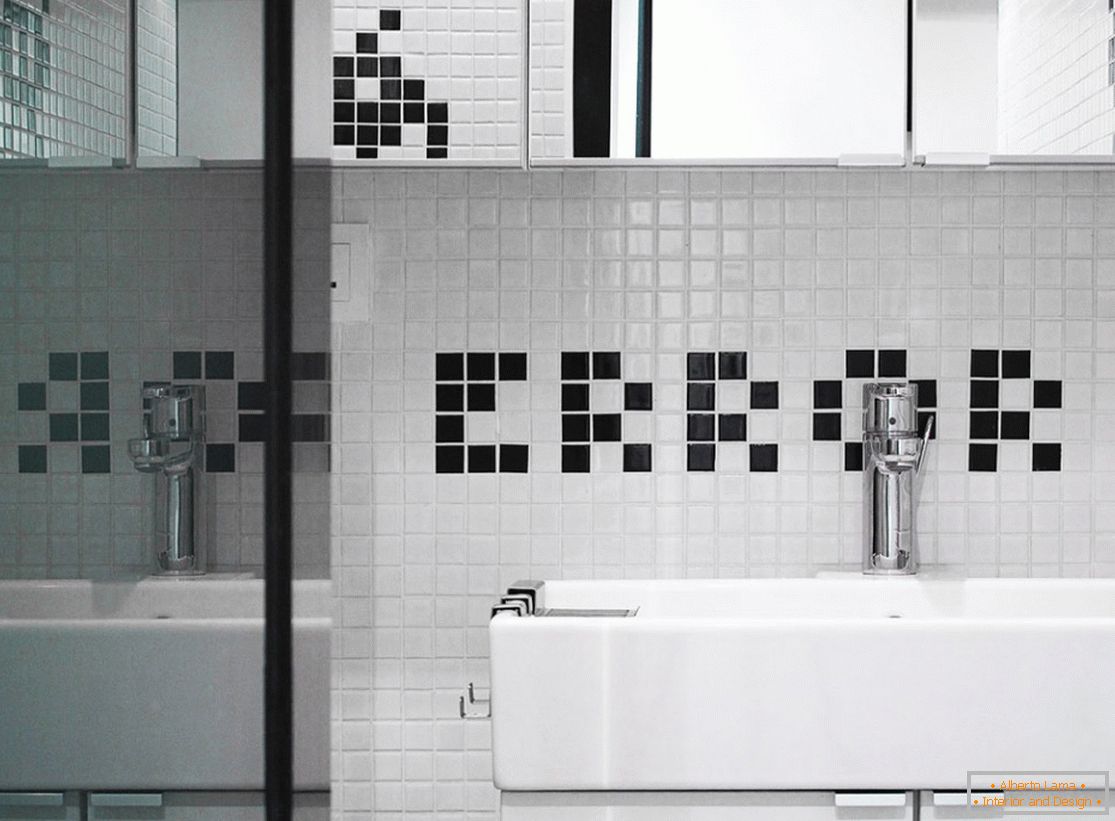 Une salle de bain d'un appartement étroit à Hong Kong