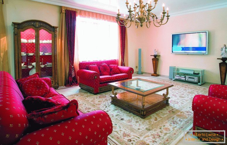 meubles de style-moderne-salon-idées-de-design-avec-tissu-rouge-motifs-de-canapés-par-bras-ruchés-et-ramifiés-lustre-dessus-dessus de verre-table-café-as- bien-comme-salon-mobilier-et-style traditionnel