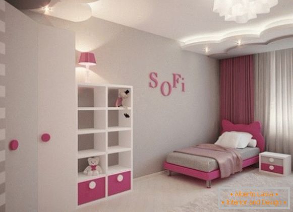 просторный серо-розовый intérieur d'une chambre d'enfants