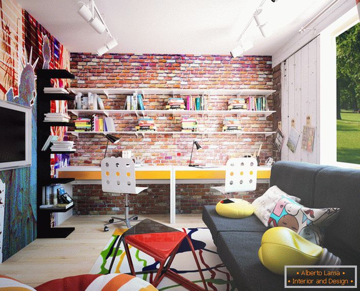 Un enfant créatif appréciera le design de la chambre dans un style loft. Les accents lumineux, les détails décoratifs colorés, l'éclairage compétent indiquent la présence d'un style loft.