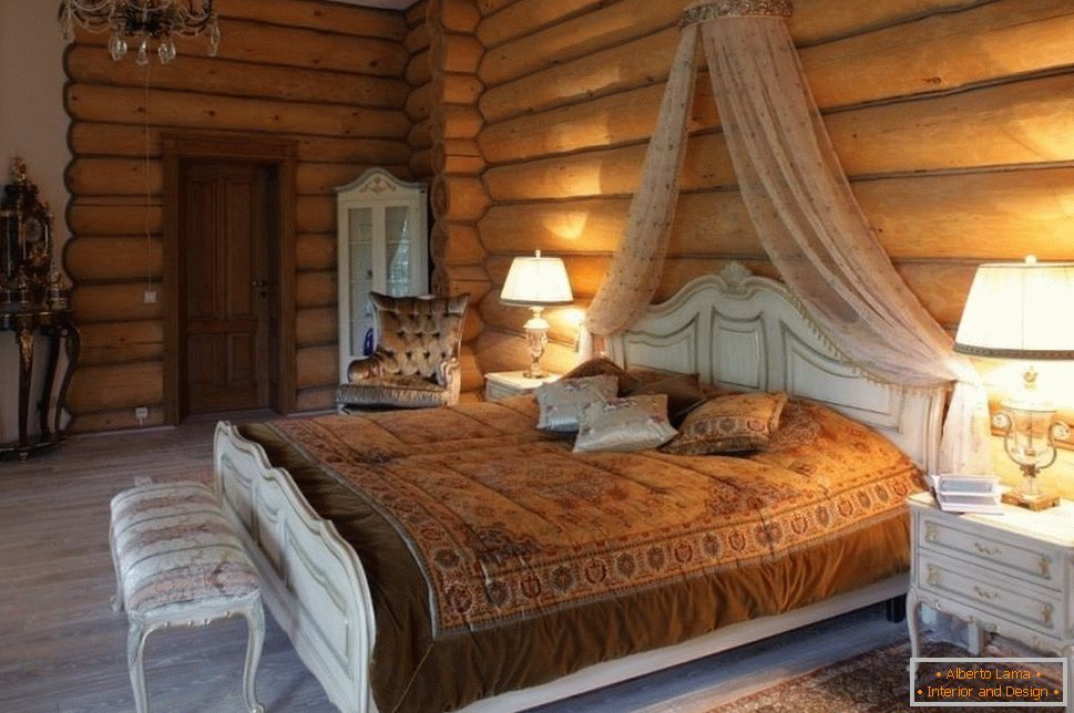 Chambre dans une maison en bois
