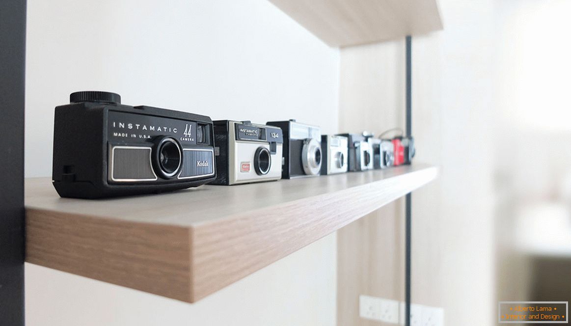 Une collection de caméras sur l'étagère