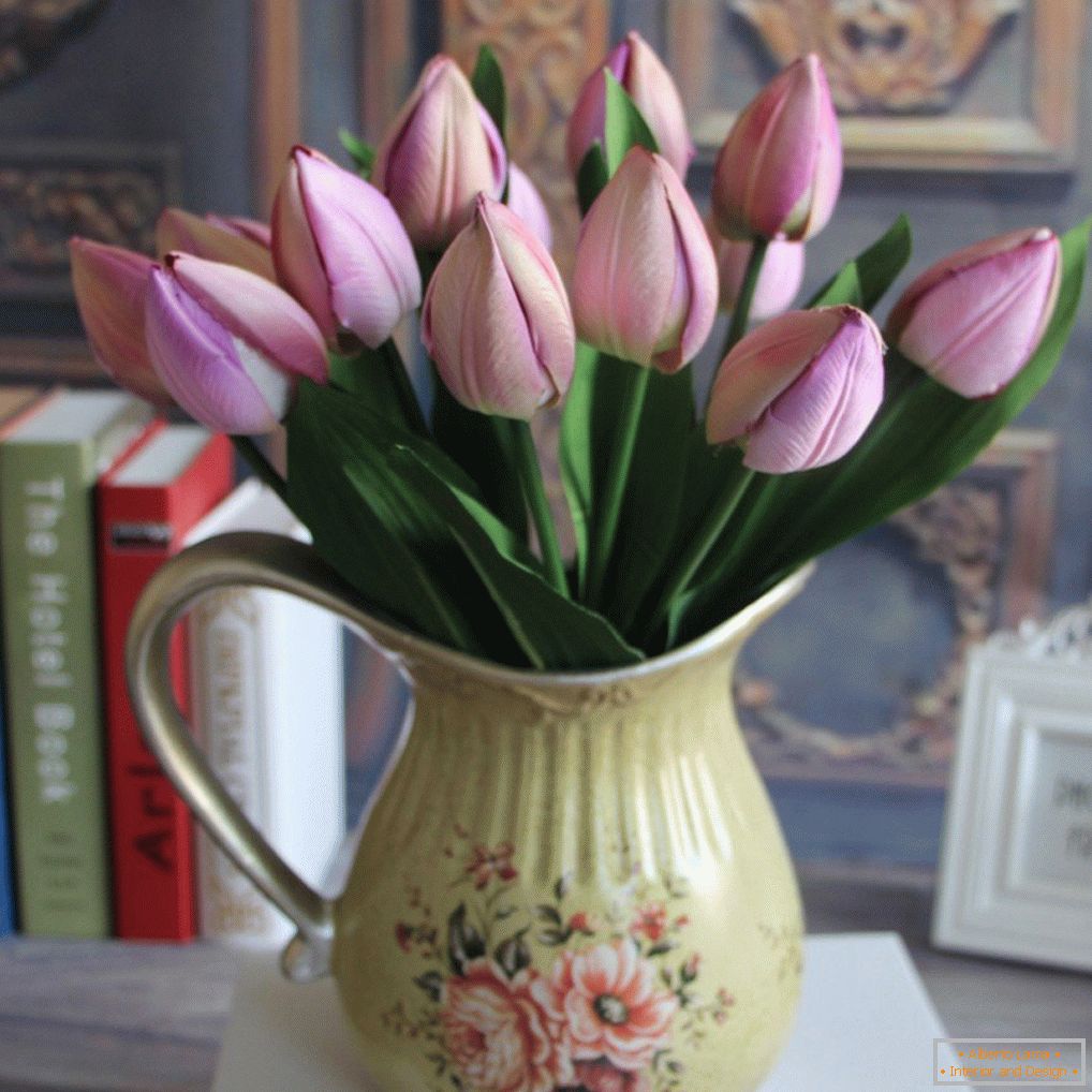 Monobook de tulipes artificielles