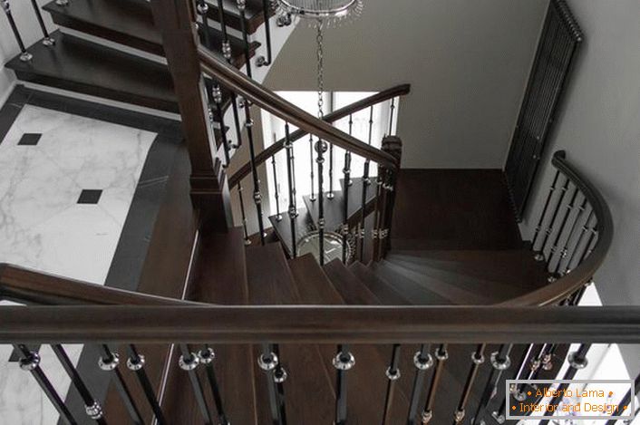 Escalier avant de luxe цвета благородного венга(дерево в Африке) для роскошного дома.