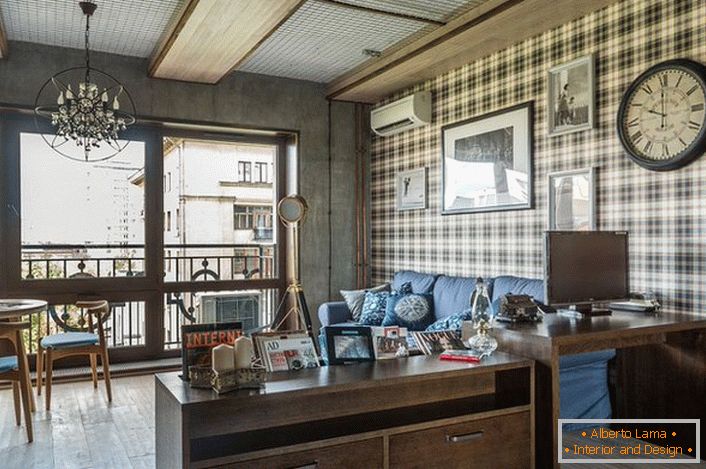 Vous pouvez concevoir l'intérieur du meuble dans le style loft vous-même. Un excellent exemple de décoration s'intègre harmonieusement dans le concept global de style.