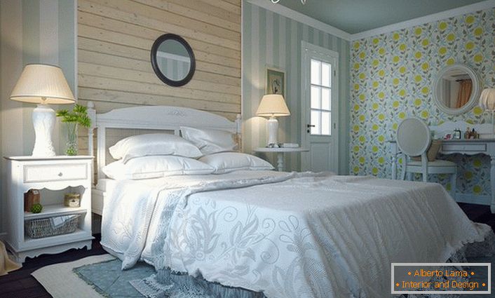 Style raffiné du sud de la France-Provence. Les formes douces et simples de l'intérieur confèrent à la chambre un confort unique.