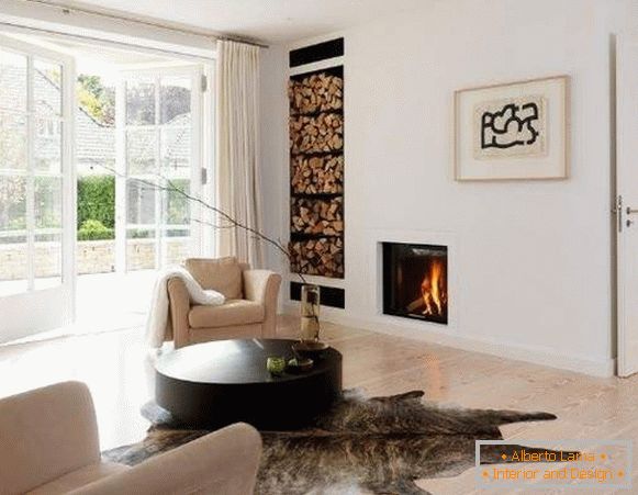 Conception d'une maison privée dans le style du minimalisme - intérieur du salon sur la photo