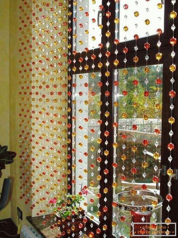 beaux rideaux dans la cuisine avec une porte de balcon, photo 31