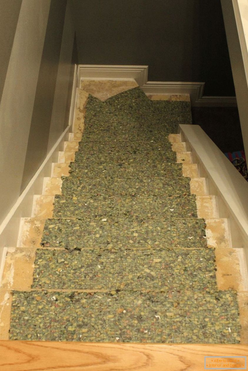 Voici comment l'escalier entièrement préparé semble
