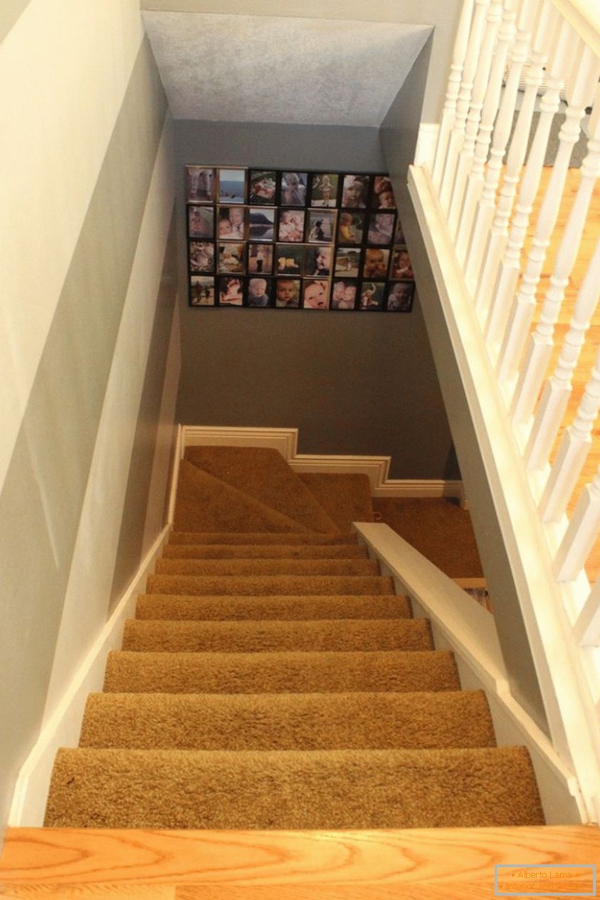 Escalier avec un vieux tapis avant le début des travaux