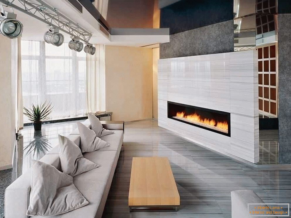 Salon avec foyer électrique de style high-tech