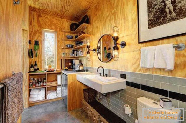 Petite maison en bois bon marché aux USA: туалет и кухня