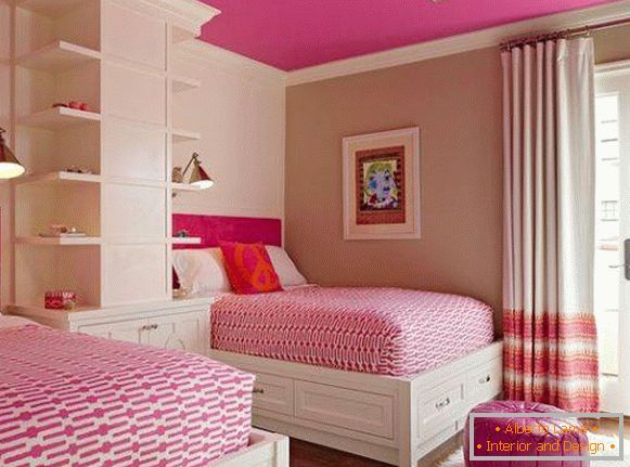 Design de chambre rose pour deux filles